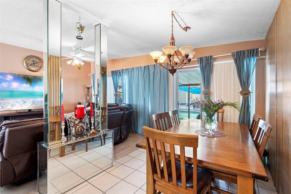 Chandelier, Dining room, Interior, Living room
