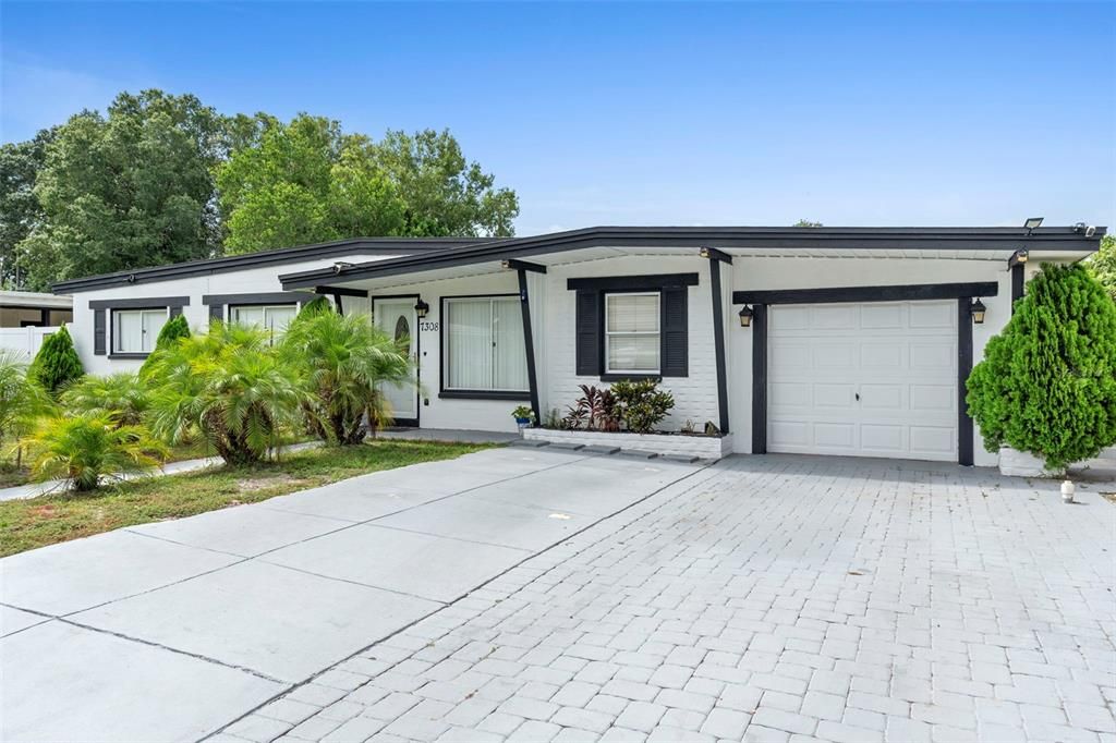 Attached, Exterior, Facade, Ranch