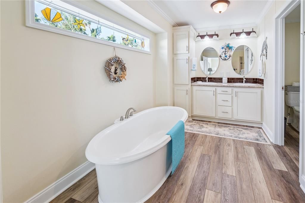 Bathroom, Dual Sink Vanities, Interior, Wood Texture Flooring