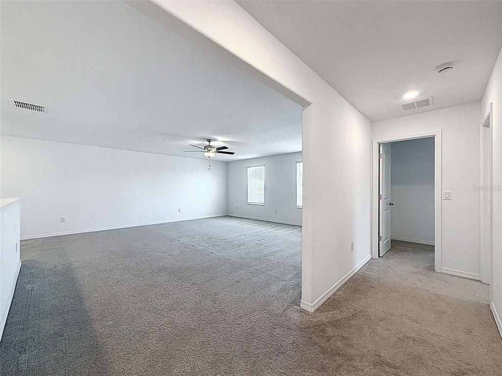 Empty room, Interior, Recessed Lighting