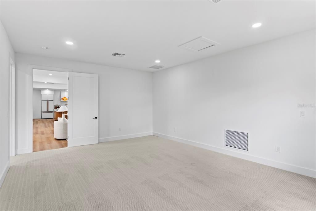 Empty room, Interior, Recessed Lighting