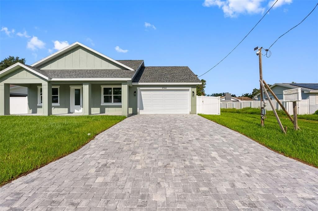 Attached, Exterior, Facade, Ranch