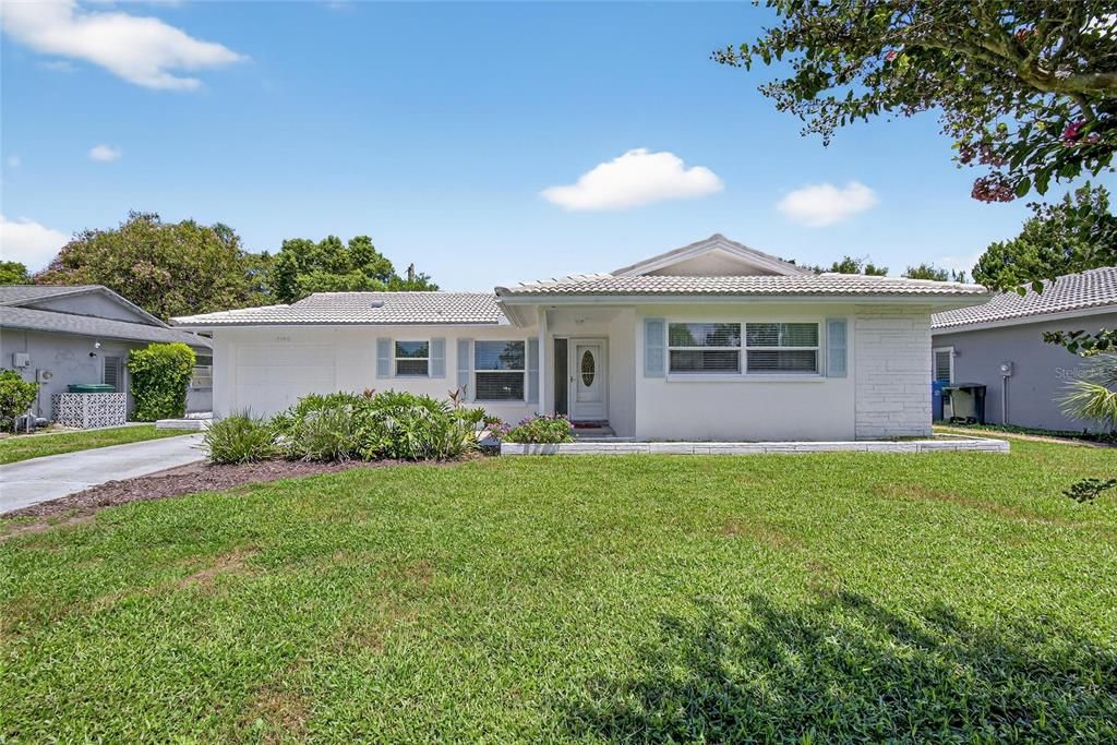 Backyard, Exterior, Facade, Ranch