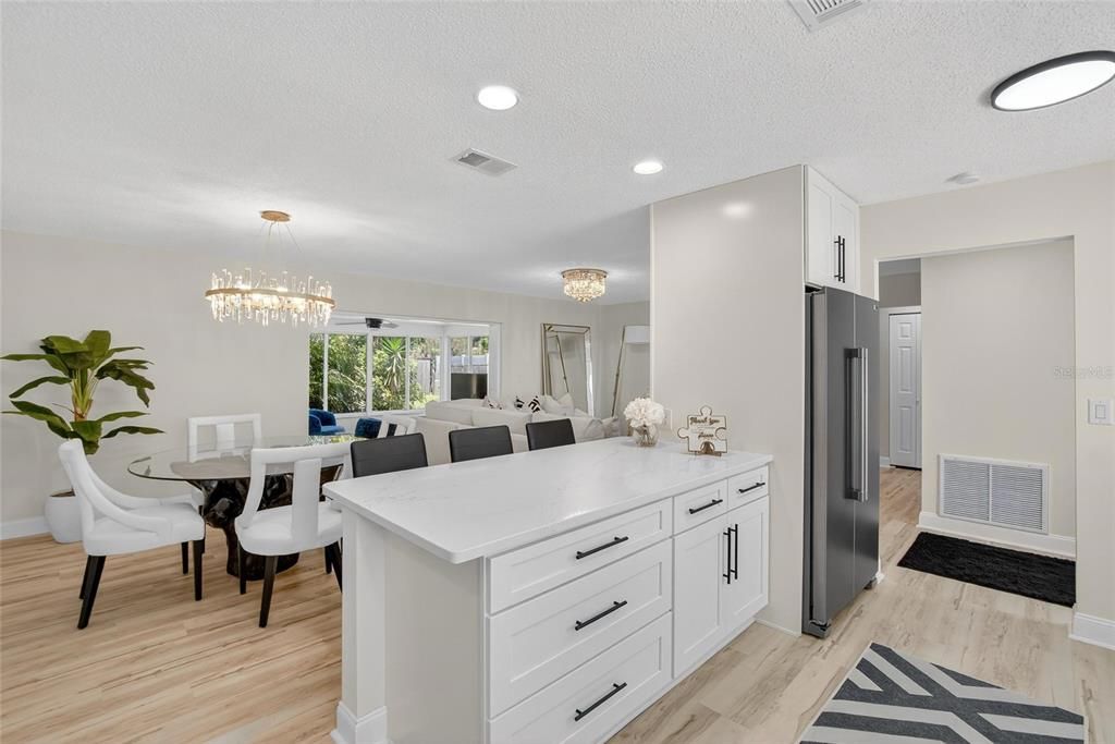 Chandelier, Dining room, Interior, Kitchen, Recessed Lighting, Wood Texture Flooring