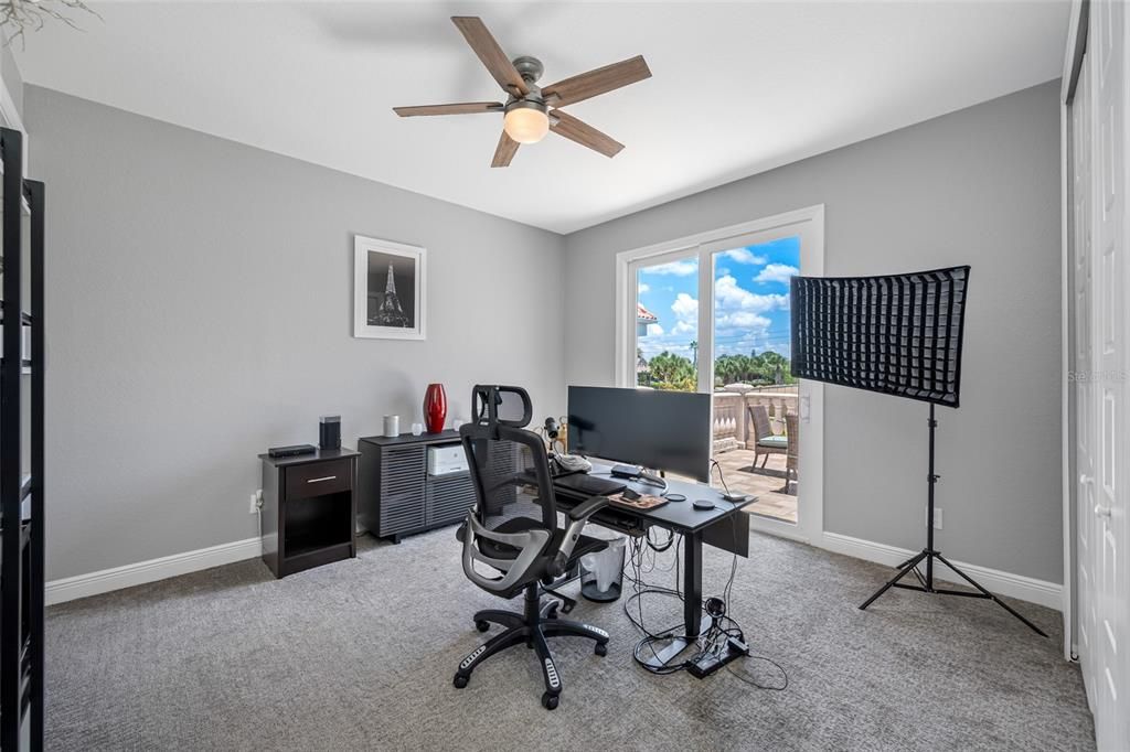 Home Office, Interior