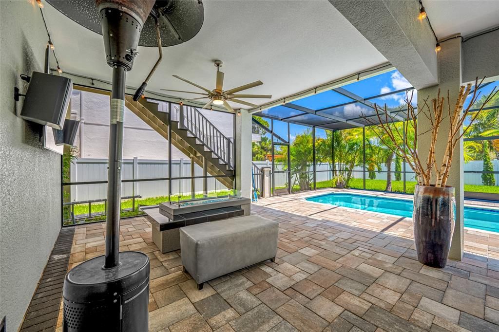 Interior, Pool, Sun Room