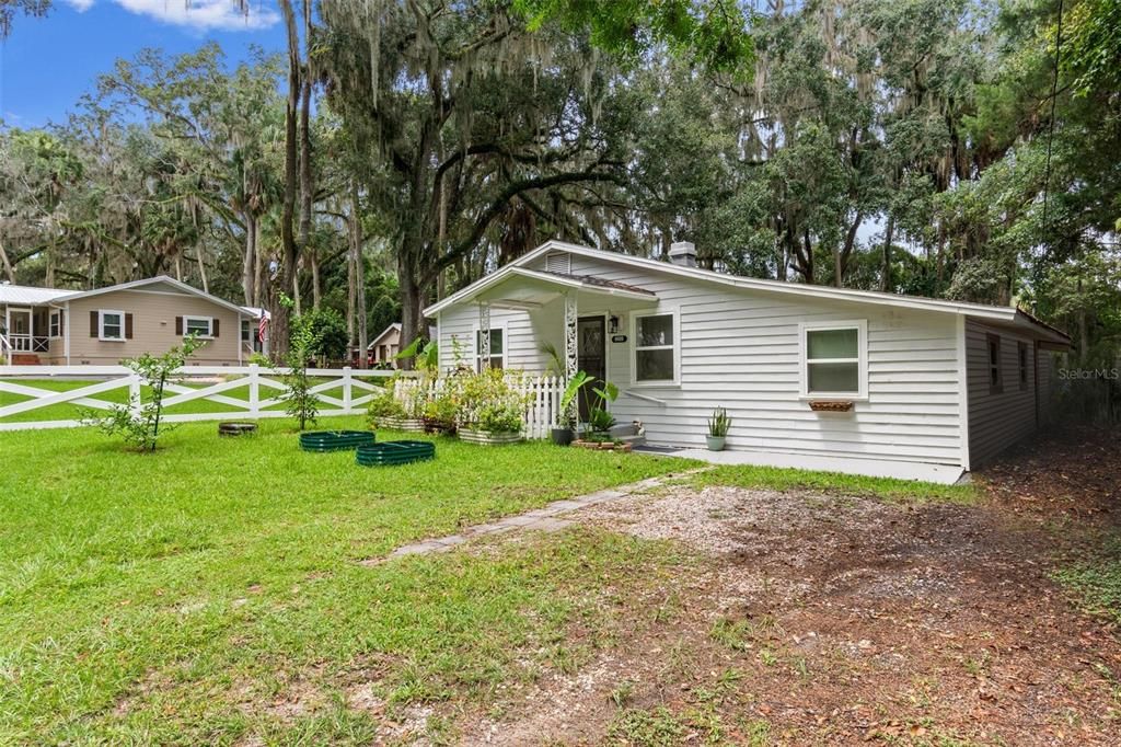 Backyard, Exterior