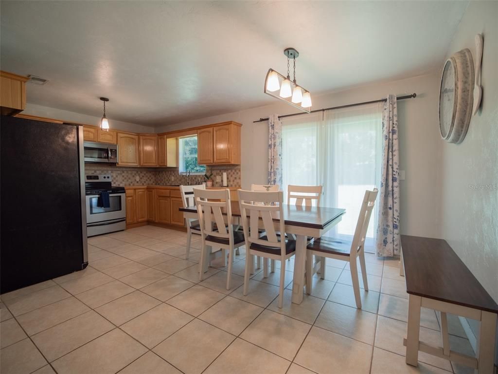 Dining room, Interior, Kitchen, Pendant Lights, Stainless Steel Appliances