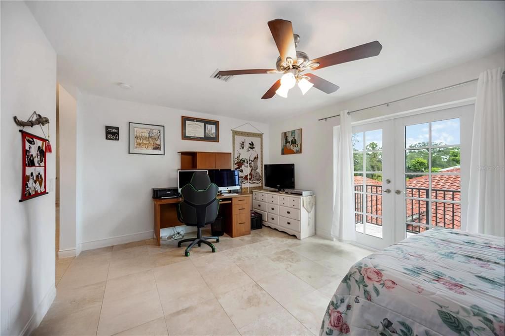 Home Office, Interior