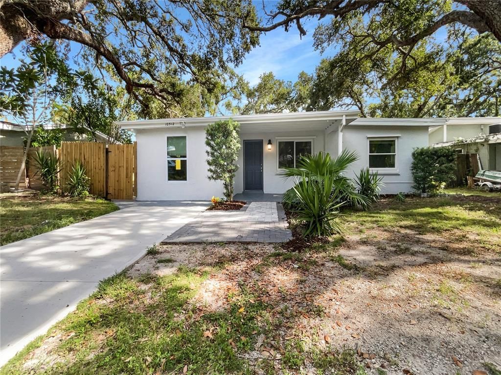 Backyard, Exterior, Facade, Ranch