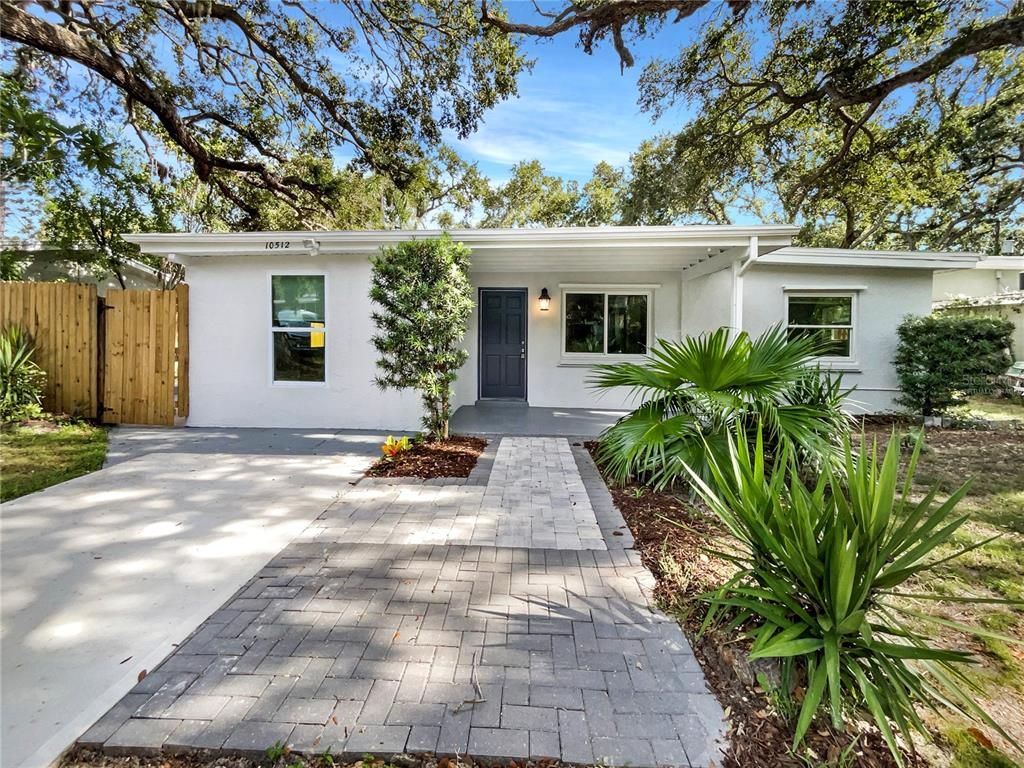 Exterior, Facade, Ranch