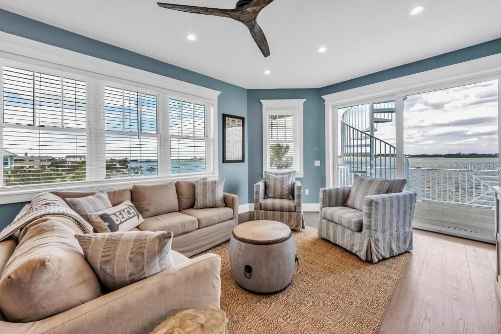 Interior, Living room, Recessed Lighting, Water, Wood Texture Flooring