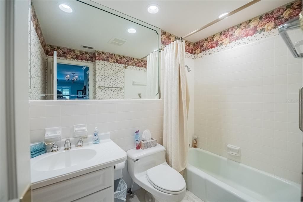 Bathroom, Interior, Recessed Lighting