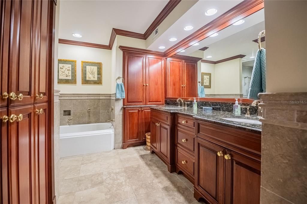 Bathroom, Interior, Recessed Lighting