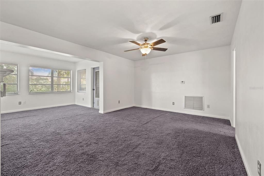 Empty room, Interior