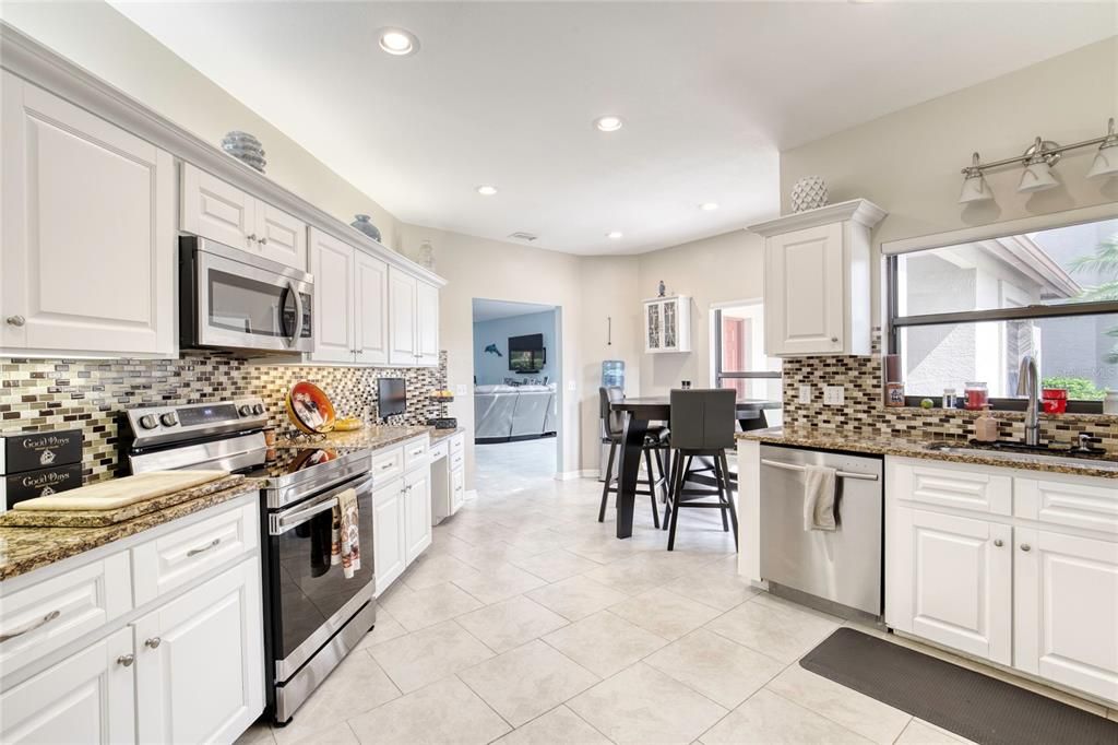 Dining room, Interior, Kitchen, Recessed Lighting, Stainless Steel Appliances