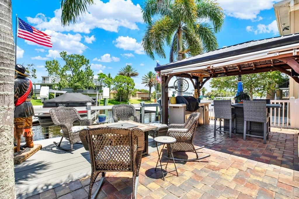 Exterior, Outdoor Kitchen