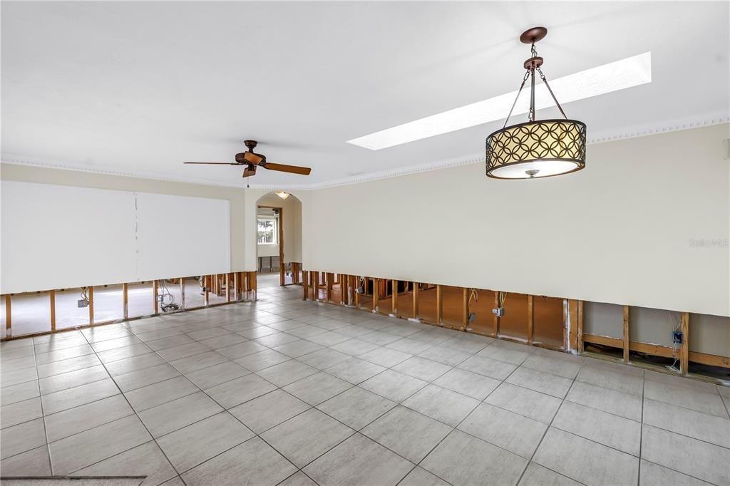 Empty room, Interior