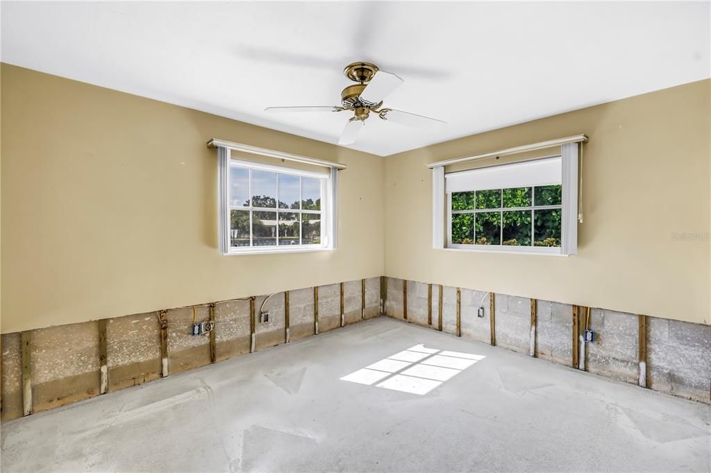 Empty room, Interior