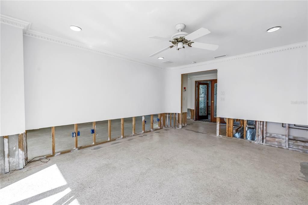 Empty room, Interior, Recessed Lighting