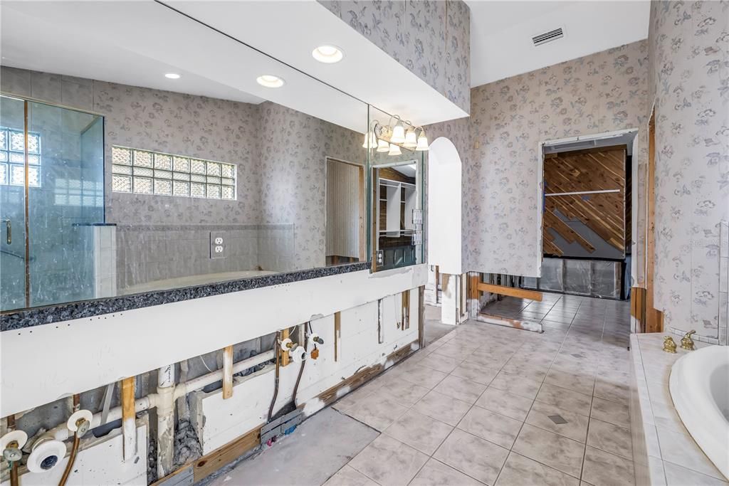 Bathroom, Interior, Recessed Lighting
