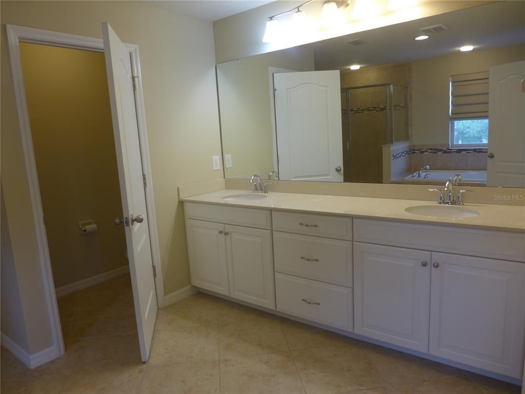 Bathroom, Dual Sink Vanities, Interior, Recessed Lighting