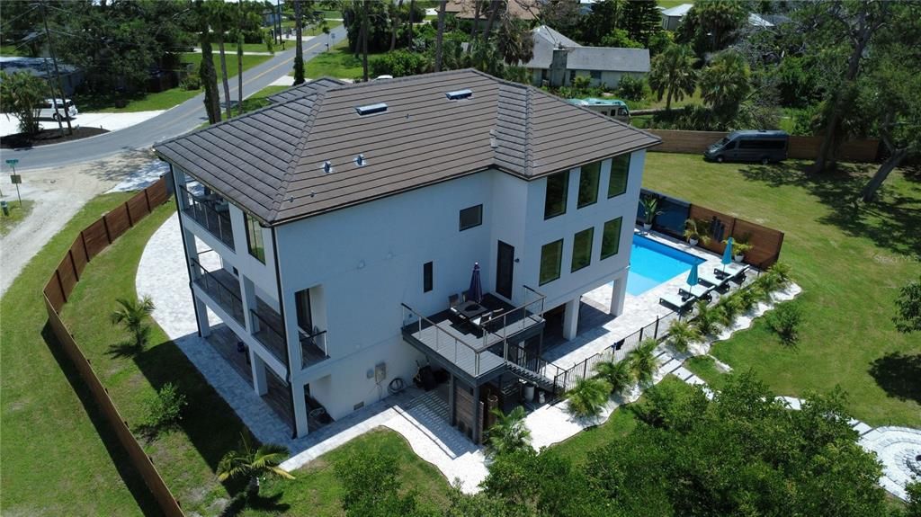 Exterior, Drone