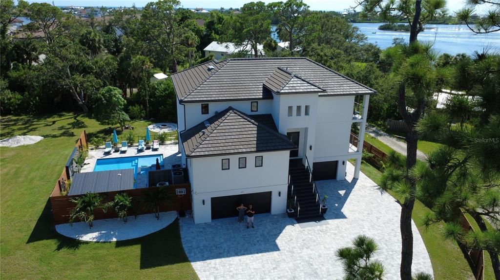 Exterior, Drone