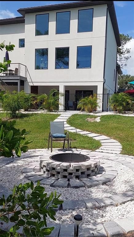 Backyard, Exterior, Facade, Modern