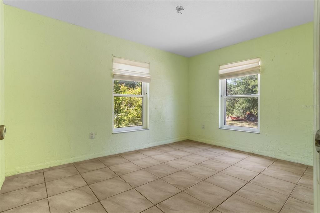 Empty room, Interior