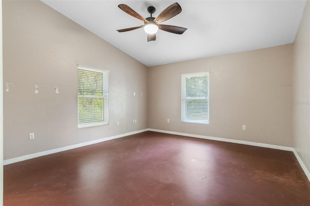 Empty room, Interior