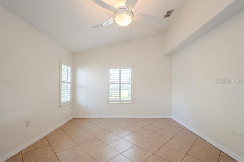 Empty room, Interior