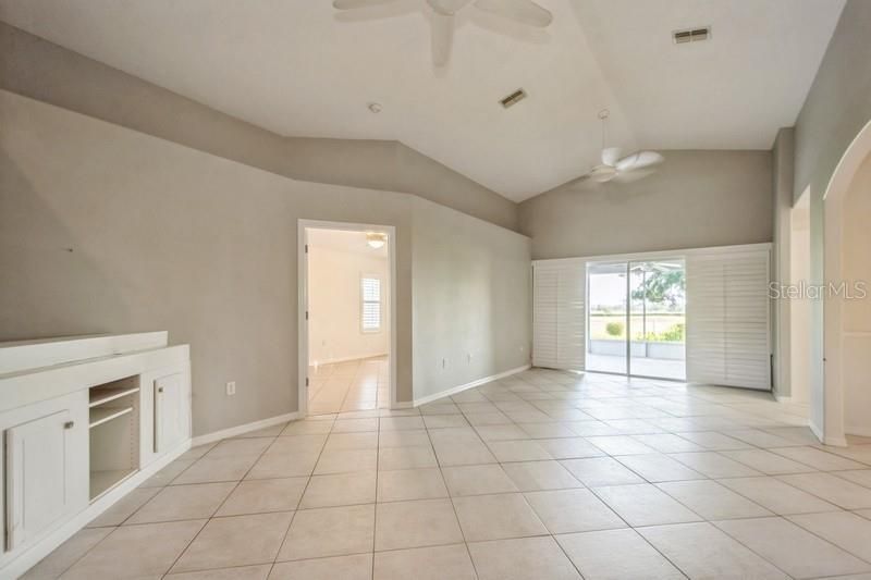 Empty room, Interior