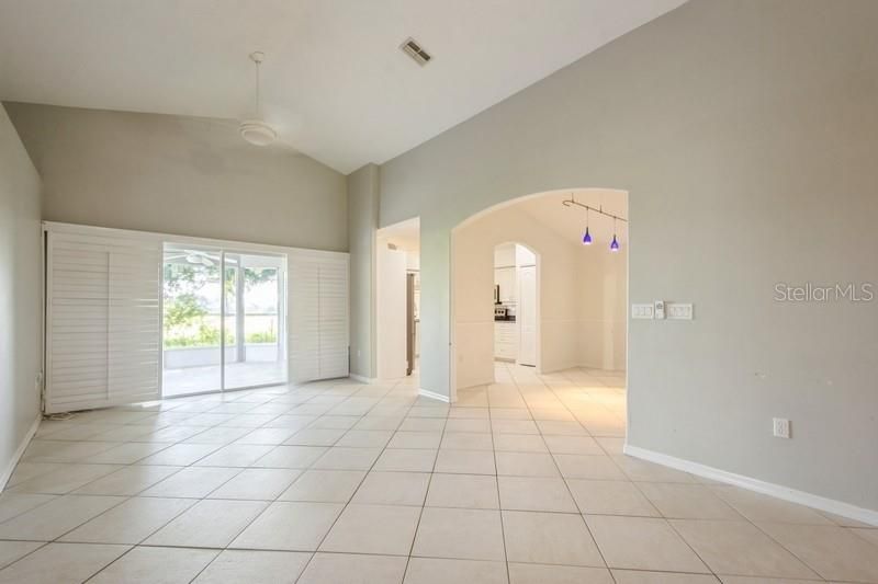Empty room, Interior, Pendant Lights