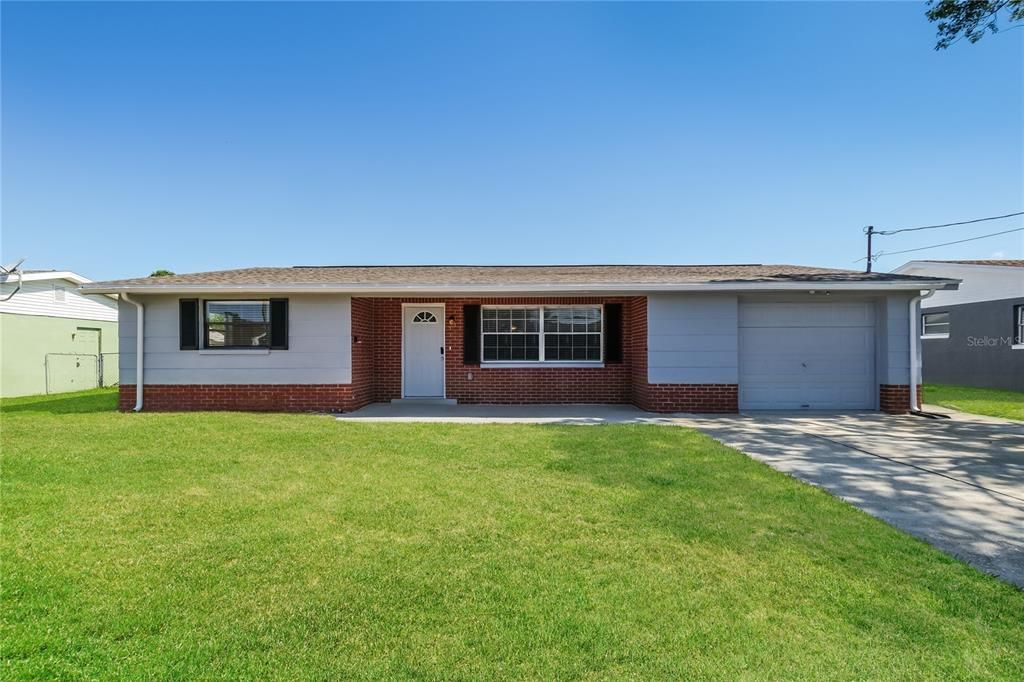 Attached, Exterior, Facade, Brick Facade, Ranch