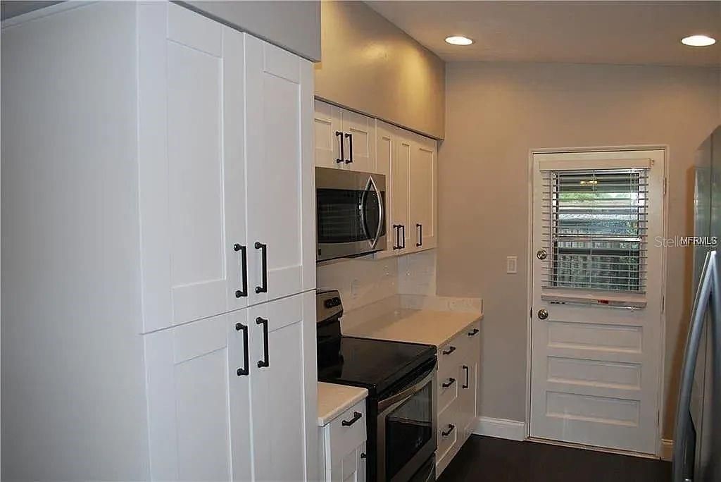 Interior, Kitchen, Recessed Lighting, Washer