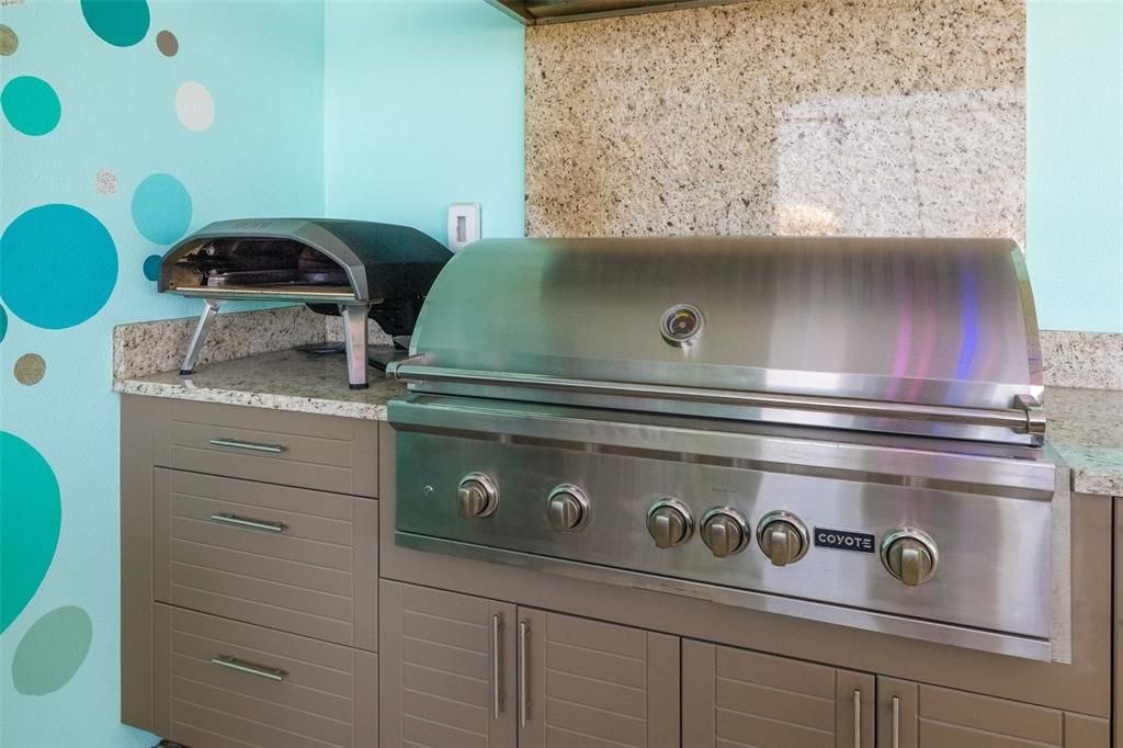 Exterior, Outdoor Kitchen