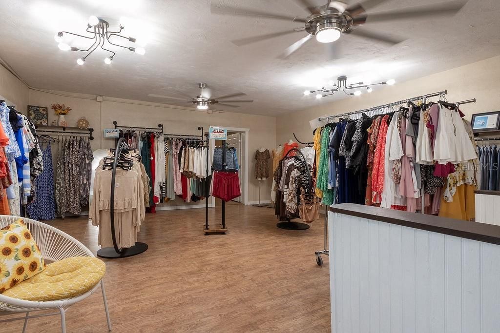 Interior, Walk-in Closets, Wood Texture Flooring