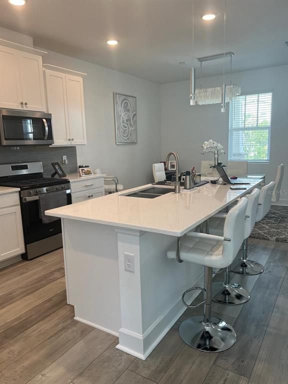 Dining room, Interior, Kitchen, Pendant Lights, Recessed Lighting, Wood Texture Flooring