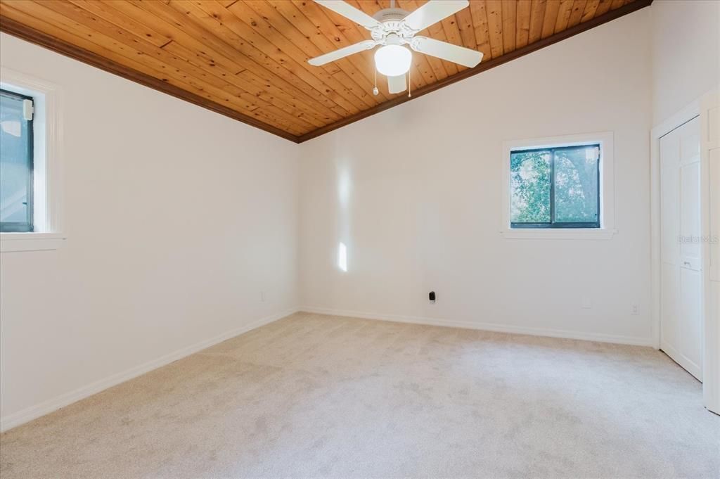 Empty room, Interior, Wooden Ceilings