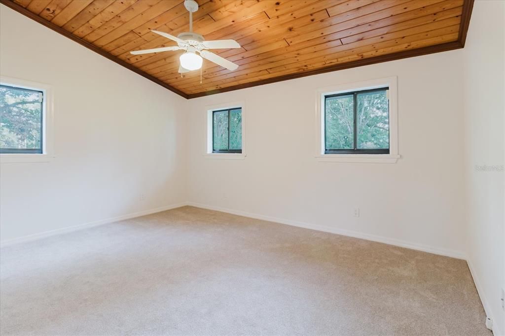 Empty room, Interior, Wooden Ceilings