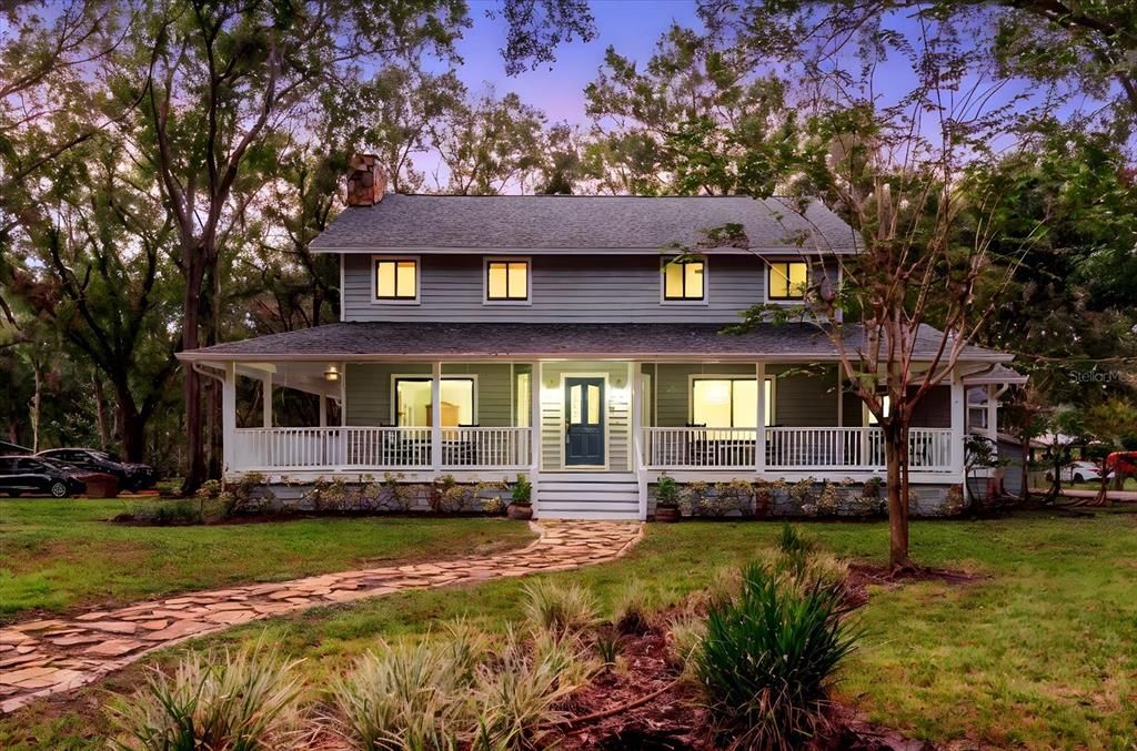 Exterior, Facade, American Foursquare