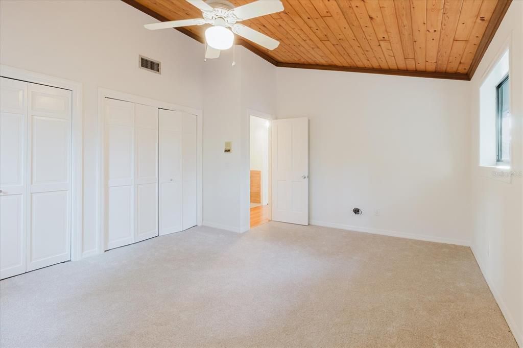 Empty room, Interior, Wooden Ceilings