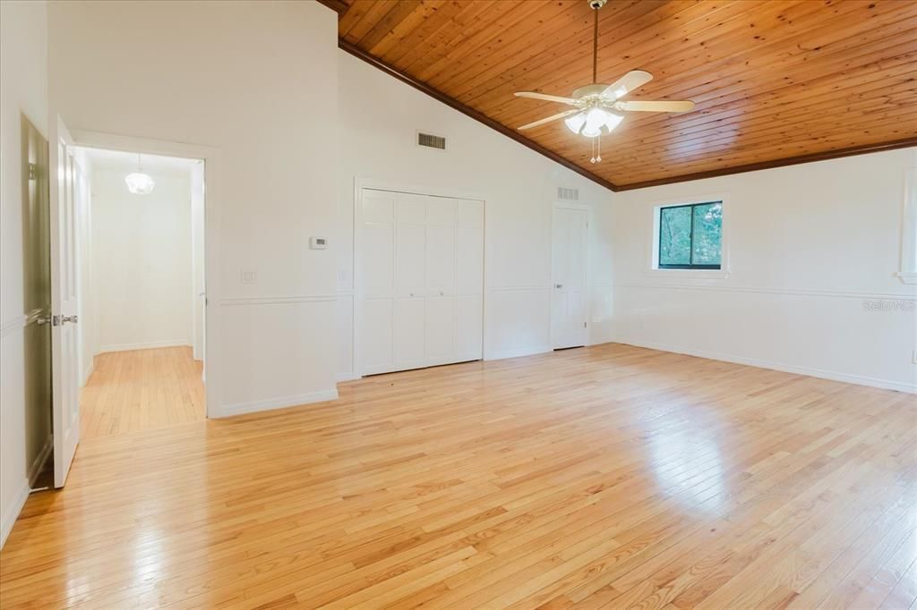 Empty room, Interior, Recessed Lighting, Wooden Ceilings, Wood Texture Flooring