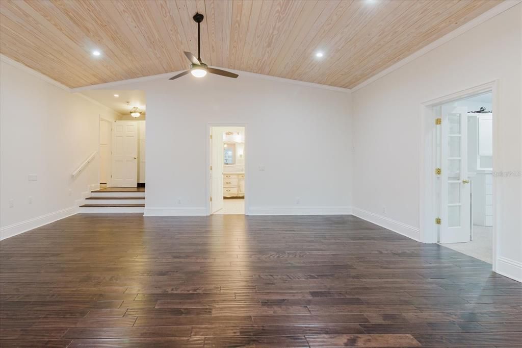 Empty room, Interior, Recessed Lighting, Wooden Ceilings, Wood Texture Flooring