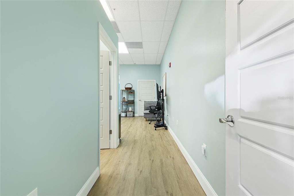 Interior, Recessed Lighting, Wood Texture Flooring