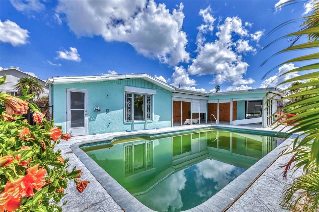 Exterior, Pool