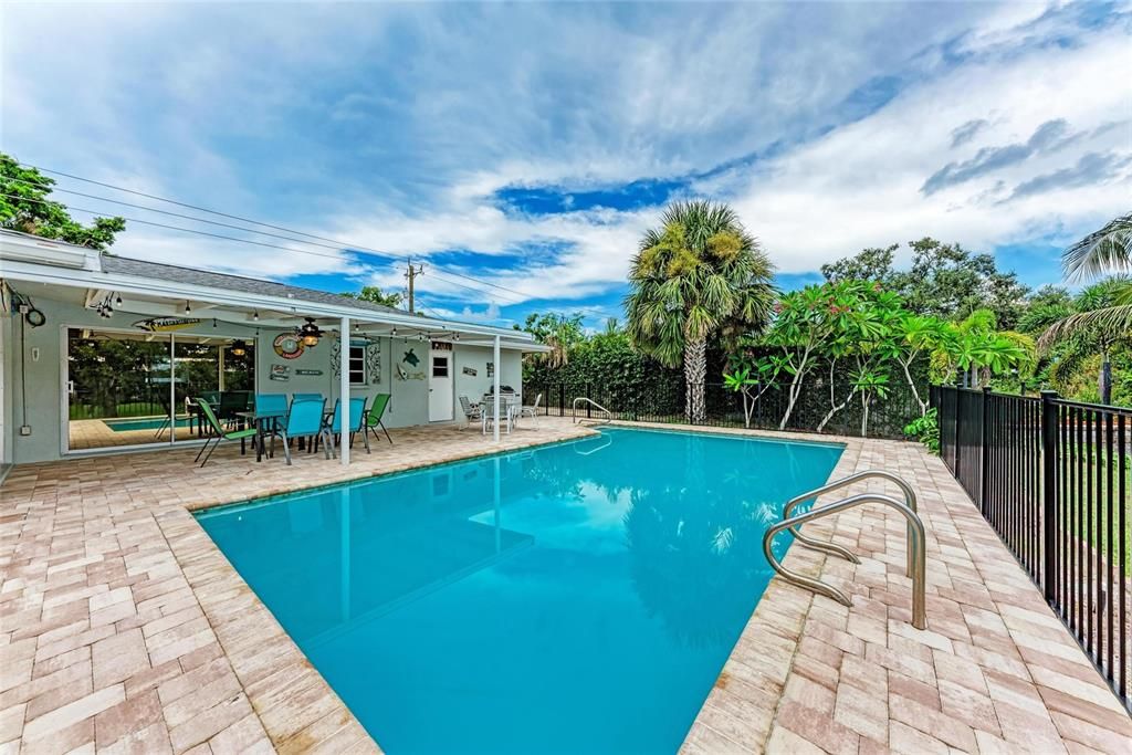 Exterior, Pool