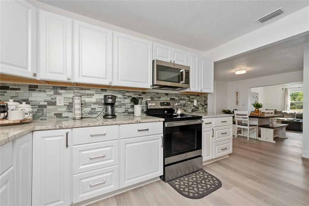 Dining room, Interior, Kitchen, Stainless Steel Appliances, Wood Texture Flooring