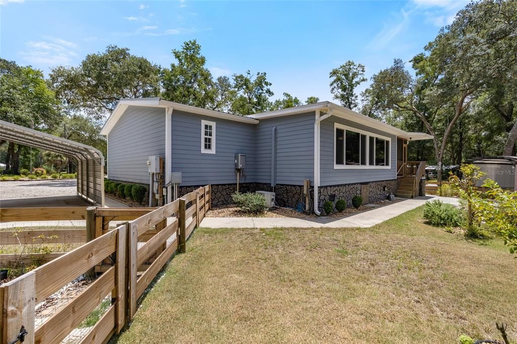 Backyard, Exterior